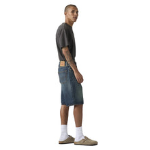 Load image into Gallery viewer, Levi's - 469 Loose Shorts in Dark Indigo