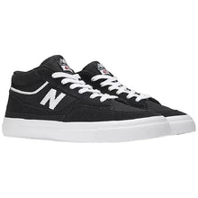 Load image into Gallery viewer, New Balance Numeric - 417 Villani in Black/White

