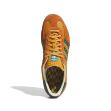 Load image into Gallery viewer, Adidas - Hardies x Gazelle ADV in Rust Orange/Collegiate Green/Gum
