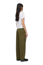 Load image into Gallery viewer, Dime - Baggy Chino Pants in Forest Green
