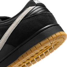 Load image into Gallery viewer, Nike SB - Dunk Low Pro in Black/White-Black-Gum Light Brown
