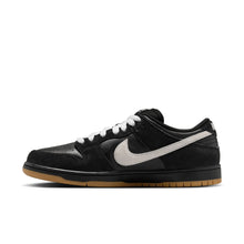 Load image into Gallery viewer, Nike SB - Dunk Low Pro in Black/White-Black-Gum Light Brown
