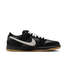 Load image into Gallery viewer, Nike SB - Dunk Low Pro in Black/White-Black-Gum Light Brown
