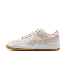 Load image into Gallery viewer, Nike SB - Air Force 1 in Light Orewood Brown/White
