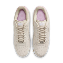 Load image into Gallery viewer, Nike SB - Air Force 1 in Light Orewood Brown/White
