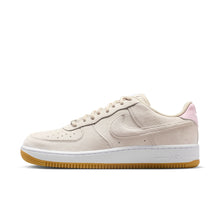 Load image into Gallery viewer, Nike SB - Air Force 1 in Light Orewood Brown/White
